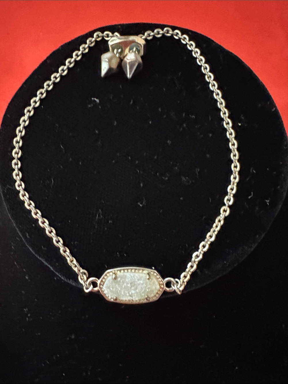 KENDRA SCOTT Gold Tone Chain Bracelet with Textured Oval Pendant
